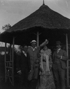 sim-major1 S.I.M. Major (second from left) was extremely popular, especially with members of the fairer sex.